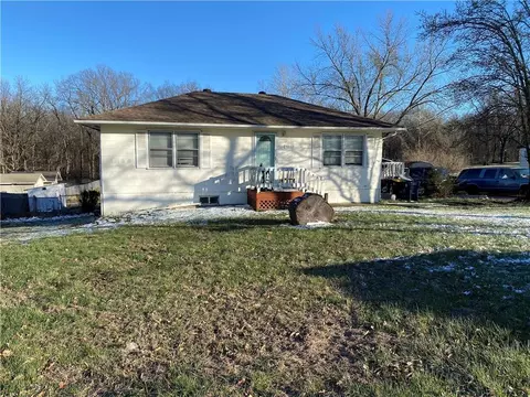 5601 NE Meadowbrook Rd, Kansas City, MO 64119