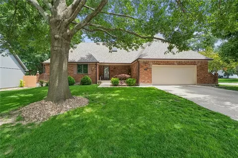 1025 SE Bridgehampton Way, Lees Summit, MO 64081