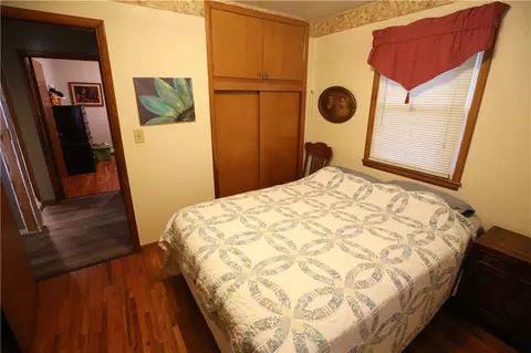 Bedroom - 314 N 2nd St, Jasper, MO 64755 photo 4 of 4