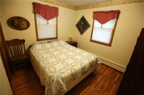 Bedroom - 314 N 2nd St, Jasper, MO 64755 photo 3 of 4