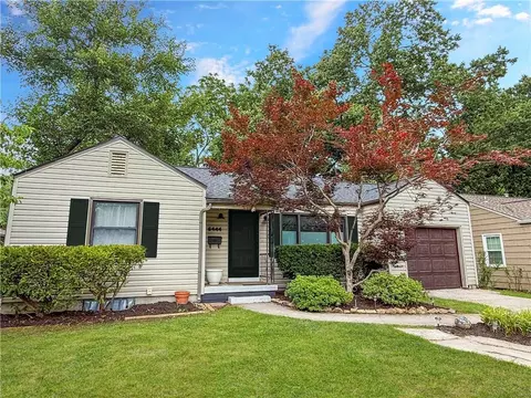 5444 Linden St, Roeland Park, KS 66205