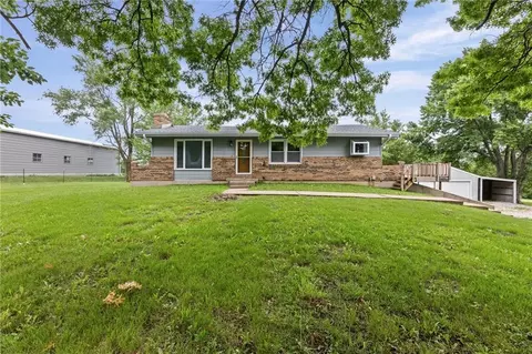 20875 251st St, Tonganoxie, KS 66086