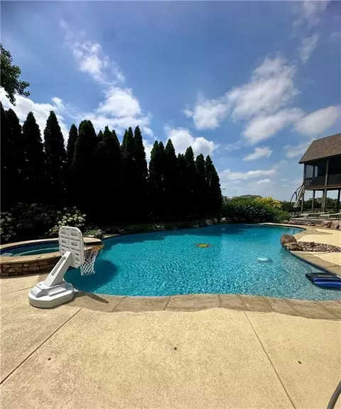 13820 Horton Dr, Overland Park, KS 66223