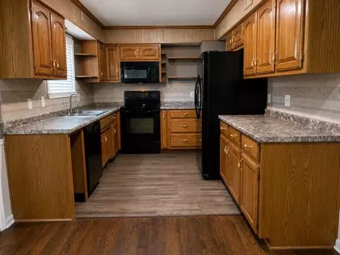 Kitchen - 15802 E 44th Ter, Independence, MO 64055 photo 1 of 2