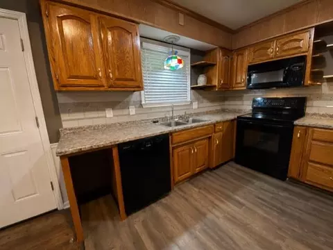 Kitchen - 15802 E 44th Ter, Independence, MO 64055 photo 2 of 2