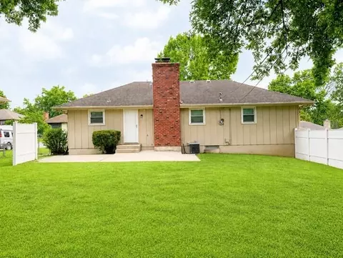Exterior - 15802 E 44th Ter, Independence, MO 64055 photo 2 of 3