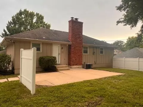 Exterior - 15802 E 44th Ter, Independence, MO 64055 photo 3 of 3