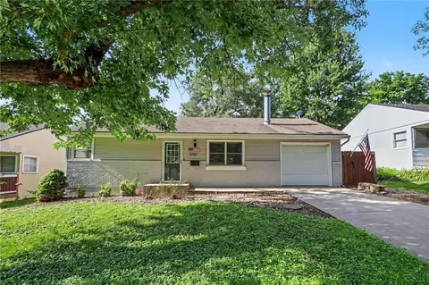 6401 W 82nd Ter, Overland Park, KS 66204