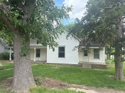 406 Main St, Garden City, MO 64747