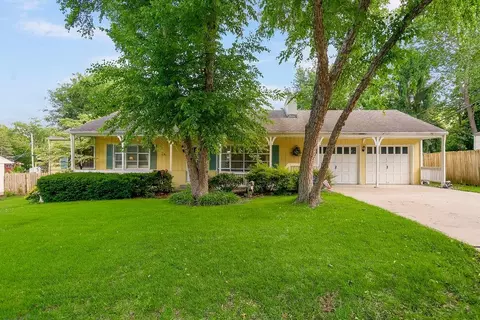 5327 W 60th Ter, Mission, KS 66205