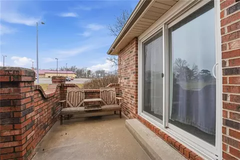 Exterior - 212 E Hansen Ct, Independence, MO 64055 photo 1 of 7