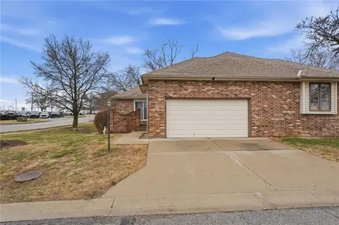 Exterior - 212 E Hansen Ct, Independence, MO 64055 photo 3 of 7