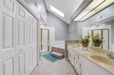 Bath - 212 E Hansen Ct, Independence, MO 64055 photo 1 of 4