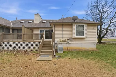 Exterior - 212 E Hansen Ct, Independence, MO 64055 photo 5 of 7