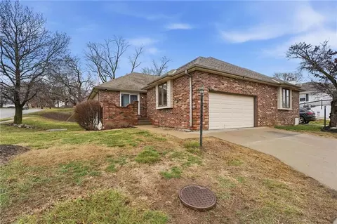 Exterior - 212 E Hansen Ct, Independence, MO 64055 photo 2 of 7