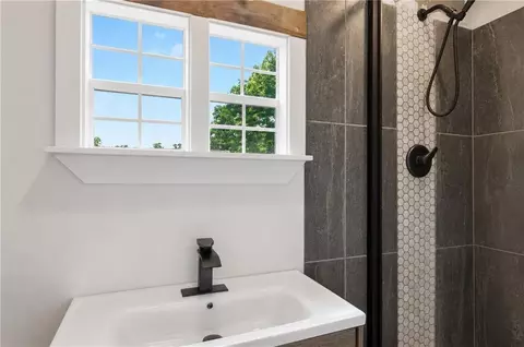 Bath - 3349 Mud Springs Rd, Anderson, MO 64831 photo 5 of 5