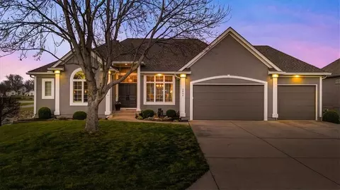 2809 Carlton Dr, Lees Summit, MO 64082