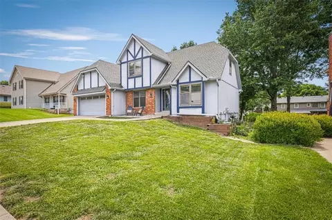8020 N Flora Ave, Kansas City, MO 64118