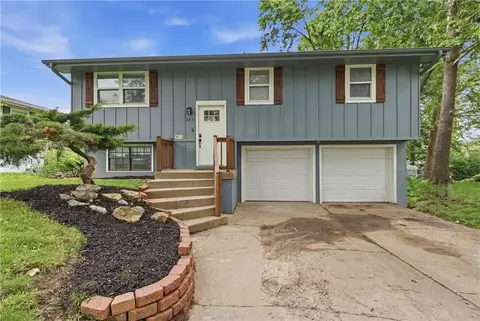 202 Meade St, Liberty, MO 64068