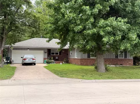 2005 S Homer St, Pittsburg, KS 66762