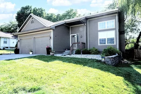 1409 Russell Rd, Pleasant Hill, MO 64080
