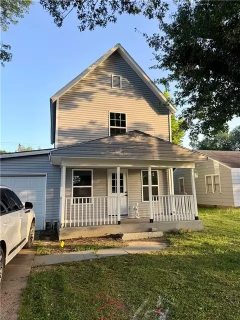 1003 W 1st St, Coffeyville, KS 67337