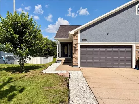163 Warner Ave, Bonner Springs, KS 66012