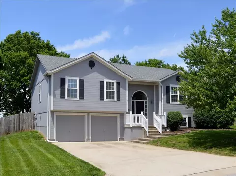 1409 NW Nicholas Dr, Grain Valley, MO 64029
