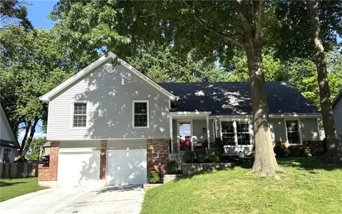 7335 Monrovia St, Shawnee, KS 66216