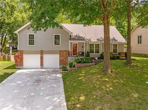 7335 Monrovia St, Shawnee, KS 66216