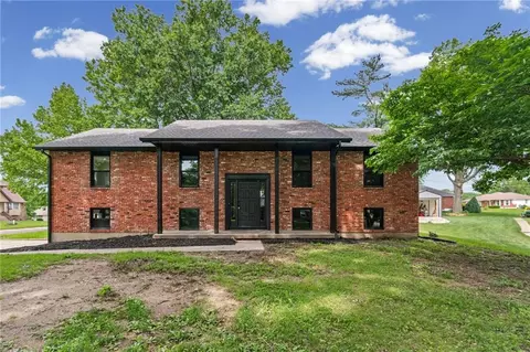 900 Goodrich Dr, Richmond, MO 64085