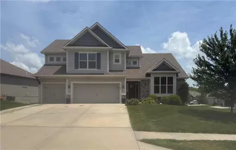 10523 N Randolph Ave, Kansas City, MO 64157