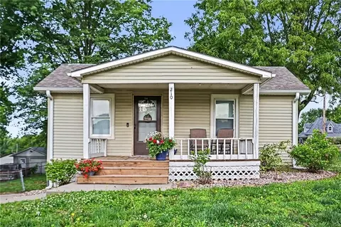210 Elm St, Faucett, MO 64448
