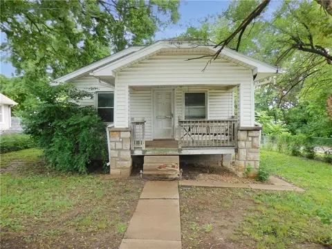 2633 S 36th St, Kansas City, KS 66106