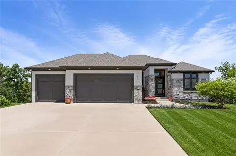 7041 N London Ave, Kansas City, MO 64151