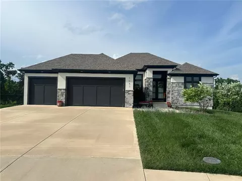 7041 N London Ave, Kansas City, MO 64151