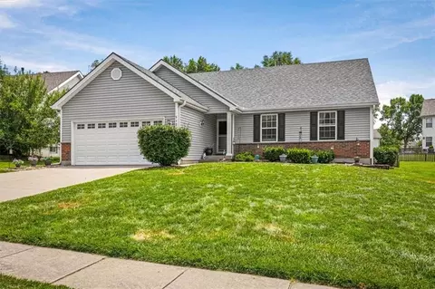 512 Brentwood Dr, Liberty, MO 64068