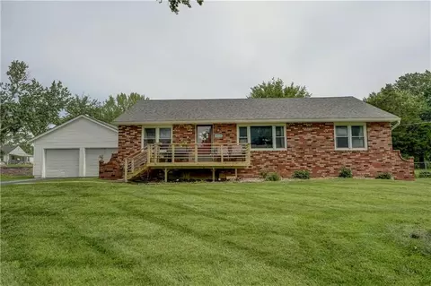 9004 E 31st St, Kansas City, MO 64129