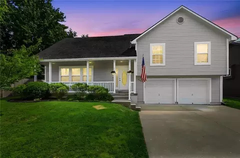 1105 NW Long Dr, Grain Valley, MO 64029
