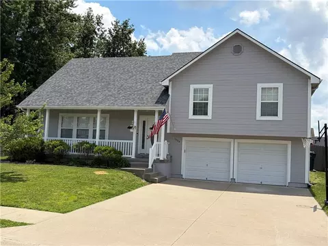 1105 NW Long Dr, Grain Valley, MO 64029