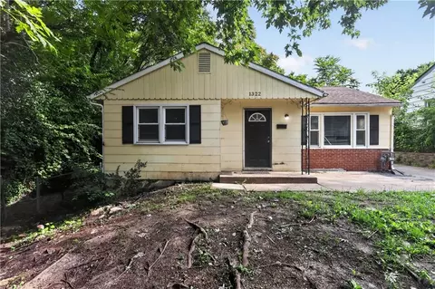 1322 E 82nd St, Kansas City, MO 64131