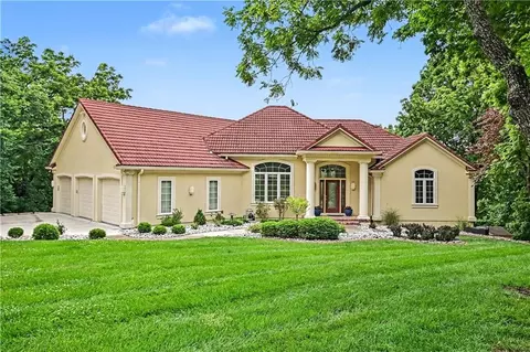 2210 Opossum Hollow Rd, Blue Springs, MO 64015