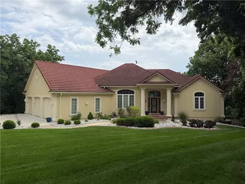 2210 Opossum Hollow Rd, Blue Springs, MO 64015