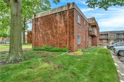5456 SW 12th Ter, Topeka, KS 66614