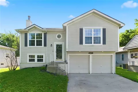 6706 S Brookside Rd, Pleasant Valley, MO 64068