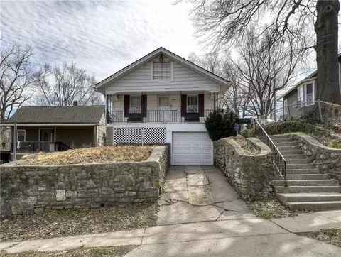 6249 E 9th St, Kansas City, MO 64125
