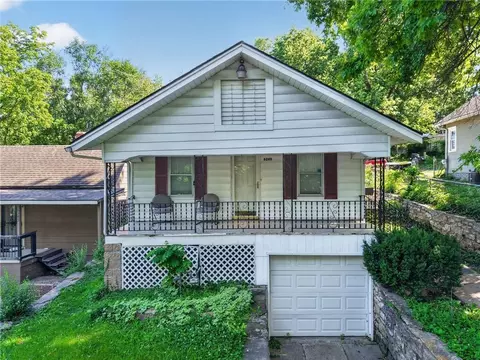 6249 E 9th St, Kansas City, MO 64125
