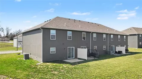 Exterior - 504 Pine Dr, Odessa, MO 64076 photo 3 of 3