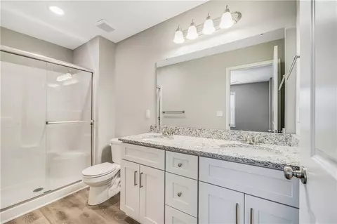 Bath - 504 Pine Dr, Odessa, MO 64076 photo 1 of 2