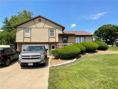 1103 E 2nd Ter, Cameron, MO 64429